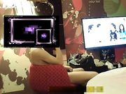 星哥情趣酒店对着镜子炮轰雪白肌肤制服湘妹子