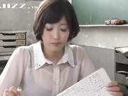 工厂拖欠工资绝色老板娘被数名老工人轮番狂操1