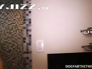 黑与白的激情撞击 满足的骚穴溢出大量淫水