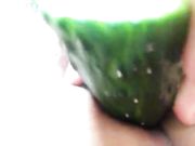 还未破处的高中小妹初次表演拿黄瓜自慰 水超多