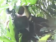 温泉边初次插入了白嫩女友的菊花 真特么紧