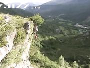 年轻情侣挑战极限做爱 蹦极时悬在空中快炮抽插真刺激