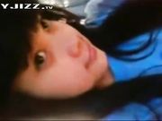 颜值不错的小骚货户外开直播 先露奶子后露屄