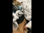 KTV卫生间包房一边唱一边操逼真缺德拿喝酒杯洗鸡巴-1