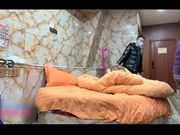 开奔驰的胖哥约大学生去酒店做爱偷拍-1