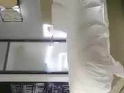 【雀儿漫天飞】约了个高颜值白衣长腿妹子，沙发上骑乘抽插猛操几下就高潮