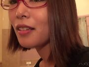 女神级性感漂亮女秘书给经理送文件时被诱惑潜规则