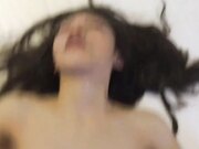 网红美女生日吃饭被灌醉手里拿着玫瑰完全死猪状态被多人玩弄