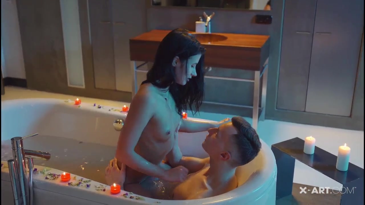 浴缸里搞穴玩的很嗨很刺激美女身材不错打炮爽的不行