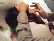 奶子上有纹身美女在KTV玩的太嗨喝多了被男同事带到酒店半推半就给干了!