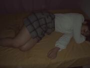 下药刚读大学涉世未深的白嫩小姑娘带回住所各种玩弄