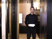 极品性感美少妇寂寞难耐洗澡时被司机偷看后竟直接把他叫进来吃鸡巴啪啪