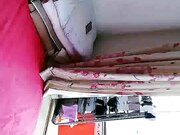 干儿子看完黄片看到妈妈在换衣服浑身欲火忍不住把妈妈扑倒强搞