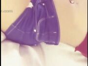 颜值美女吃饭被朋友灌醉下催情药欲火烧身酒瓶插穴主动含屌求草