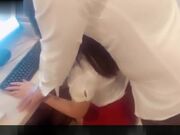 公司经理趁穿着短裙丝袜的美女秘书工作时从后面突然抱住她摸逼潜规则