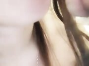 性瘾大的瑞雯勾引小哥，灵活的舌头舔弄着马眼，床上69激情口活