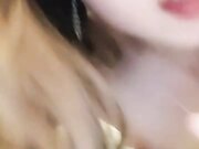 性瘾大的瑞雯勾引小哥，灵活的舌头舔弄着马眼，床上69激情口活