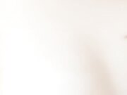 性瘾大的瑞雯勾引小哥，灵活的舌头舔弄着马眼，床上69激情口活