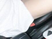 女神『一姐迷人』勾搭调戏司机大爷玩车震 差点被无套