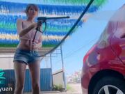 剧情演绎美女洗车工小妹不小心把车漆刮了为了拟补损失只好用身体赔偿