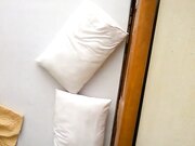 年轻小伙喜欢成熟少妇附近人撩了一位丰满白肤良家大奶少妇旅店约会做爱