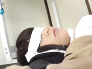 怪盗迷奸系列学生装无毛清纯学生妹教室地上被连干2炮内射中出一次颜射一次