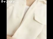 某直播平台网红一大早在公交车上露出但奶子揉啊揉