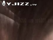 好兄弟自己驯养的两只小母狗让我享受 趴在窗边等着我操