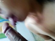 丰韵熟女给年轻小伙子舔鸡巴 口活好看表情就知道超认真