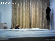 微信认识的极品川妹子约到宾馆后插式被干得淫叫不止