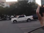 现实抓小三 还是原配厉害 不顾众人围观扒光小三一顿打