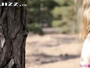 超美的金发女郎和大屌男友再海边约炮享受激情时刻