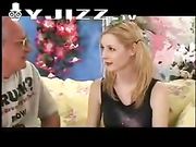 [爸爸操女儿-父女乱伦合集]-看自己的女儿长的这么美忍不住草了