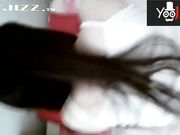 趁性感白嫩的小姨子在睡觉偷偷拉掉内裤挑逗她 不小心把她弄醒了 没想到不反抗还很配合