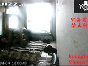 双机位拍摄素质哥单身宿舍双飞两个兼职卖保健品的气质少妇