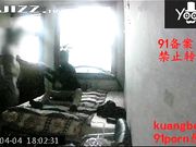 双机位拍摄素质哥单身宿舍双飞两个兼职卖保健品的气质少妇