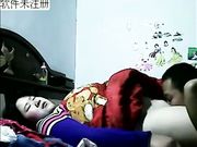 刚出狱的小伙子回家就干自己的胖表妹 趴在小胖妞的双腿之间猛舔肥鲍