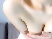 最近某聊天平台很火的范大小姐全裸大尺度诱惑1