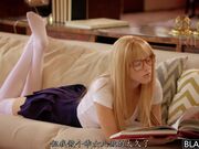 漂亮精致的富家小美女叛逆期到了直接背着父母找了个大鸡巴猛男