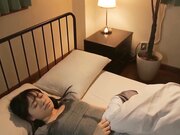 突然の大雨で帰宅難民た彼女… 花音うらら 二