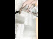 长腿黑丝小姐姐忍不住一直快速抽插她的白虎逼