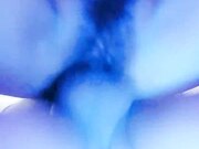 帅气小伙双飞两位熟女大姐全程露脸，躺在床上享受大姐的口活激情上位