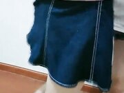 勾搭良家小少妇，丝袜短裙扒光了给小哥口交，躺在床上敞开腿给小哥舔逼