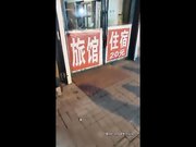 路边小旅馆嫖娼偷拍可爱的丸子头少妇