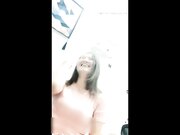 白嫩少妇被年轻小伙子上下抽插高潮不断