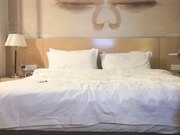 男爵全国探花约了个白衣短裙少妇，舌吻互舔69口交上位骑乘猛操