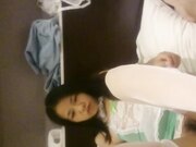 约炮00后学妹绿色情趣装白丝袜玩足交后口爆