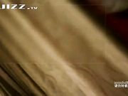 约网友酒后玩3P 两只大屌轮流操得嫩屄直喷水