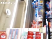 公共场所偷拍美女裙底 各种风光无限好