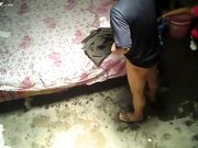 专接中老年嫖客的小胖妹似乎很享受被操过程